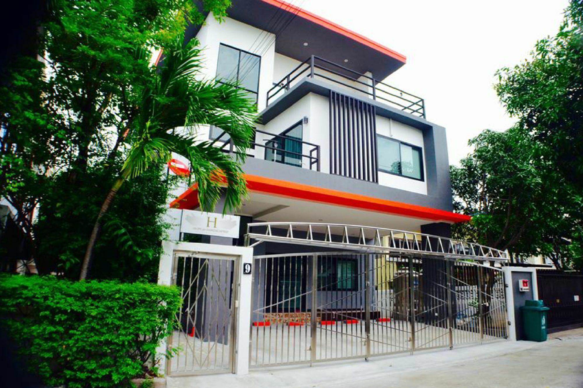 4 Bedroom House At Skytrain Bangkok Exterior photo